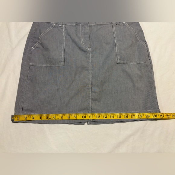 Tommy Hilfiger blue & white skirt with square pockets & back vent, 10 - Picture 5 of 12